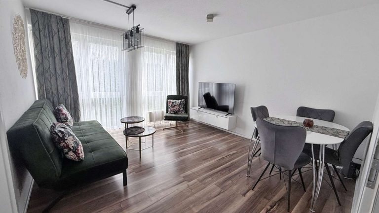 Wohn- und Esszimmer (1)