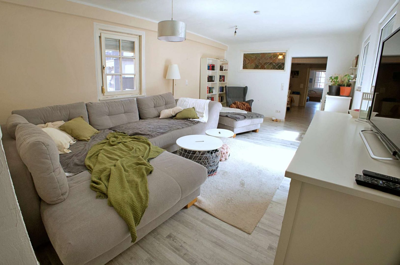 Mehr über den Artikel erfahren Kernsanierte 5-Zimmer-Wohnung mit Balkon & modernem Wohnkomfort in zentraler Lage